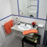 Center - New By The Pool And Private Parking דירה *